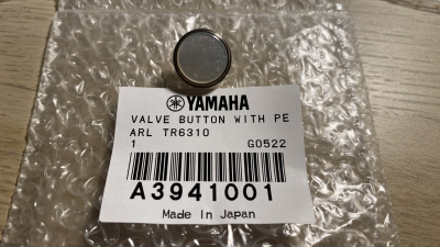 Верхняя кнопка помпы трубы YAMAHA YTR-6310 (пуговка клапана) A3941001 с перламутром в комплекте, лак
